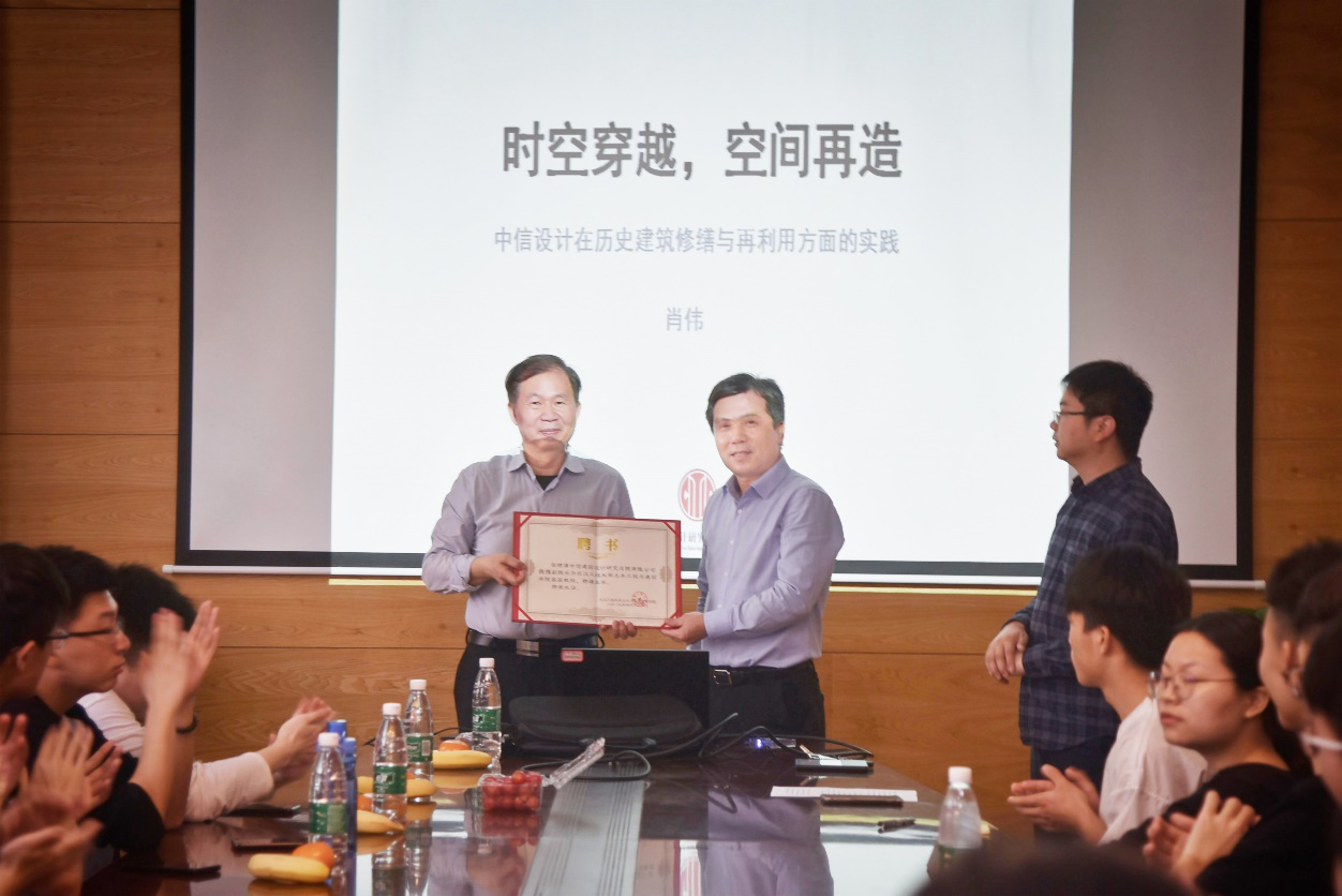 图左一中信建筑副院长肖伟、左二澳门新葡澳京官网院长卢海林